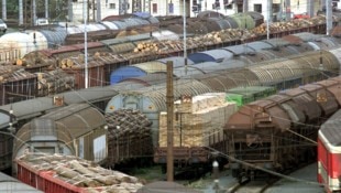 Eine veraltete Infrastruktur und bürokratische Hürden hemmen die deutsche Wirtschaft, wie ...