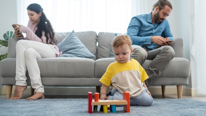 Wenn der Sprössling zur Neben- und das Handy zur Hauptsache wird: Digitale Ablenkung kostet ...