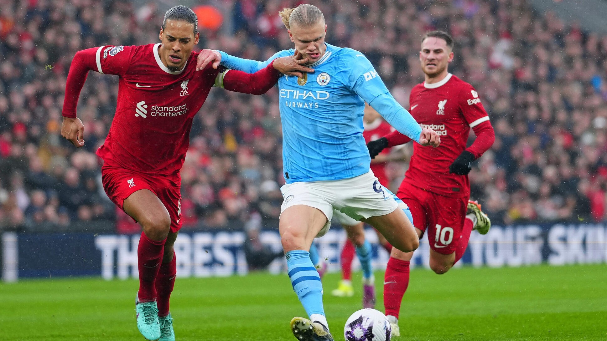 Másfél milliárd euró érkezik Ausztriába a Liverpoollal és az AC Milannal