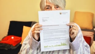 Krone KREATIV/Martin Jöchl Hedwig R. mit dem Schreiben der Hausverwaltung