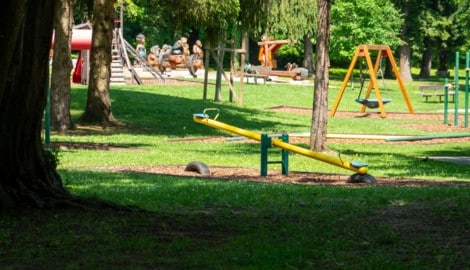 Ein Kind hat auf einem Spielplatz einen wahren Schatz gefunden. (Symbolbild)