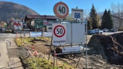 Unter anderem die Ortstafel an der B172 verschwand in der Halloween-Nacht.