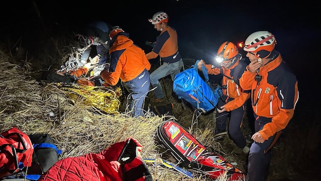 Der 15-Jährige wurde im steilen Gelände von der Bergrettung versorgt.