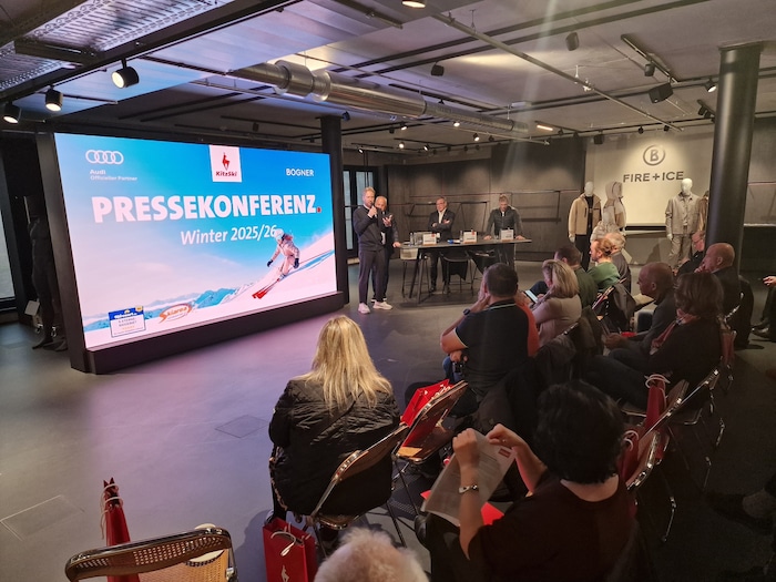 Auftritt von KitzSki vor rund 40 deutschen Journalisten in der Bogner-Zentrale in München
