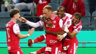 Zuletzt jubelte der GAK um Stürmer Alexander Hofleitner (Mi.) über drei Siege in vier Spielen.