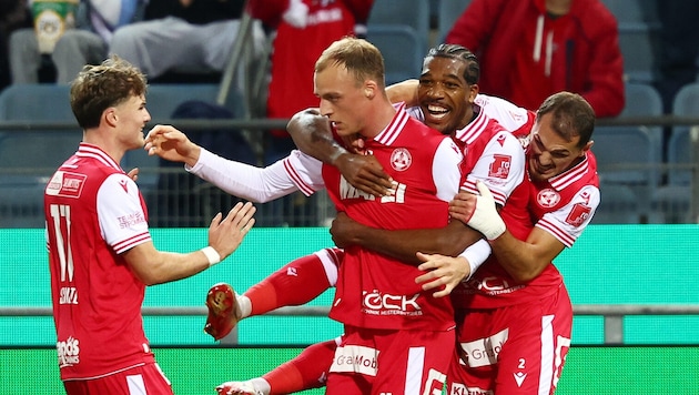 Zuletzt jubelte der GAK um Stürmer Alexander Hofleitner (Mi.) über drei Siege in vier Spielen.