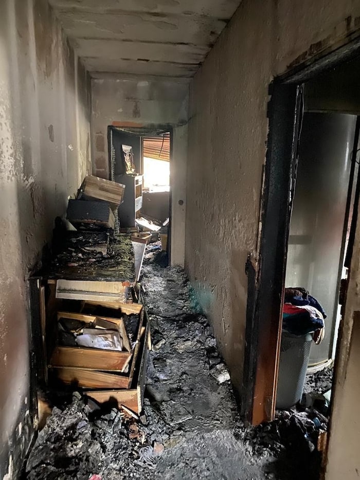 Mobiliar, Garderobe, Schmuck, Spielzeug, Fotoalben – alles wurde ein Raub der Flammen.