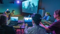 Theater im Bahnhof und Total Refusal machen gemeinsame Sache.