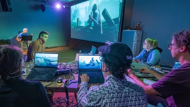 Theater im Bahnhof und Total Refusal machen gemeinsame Sache.