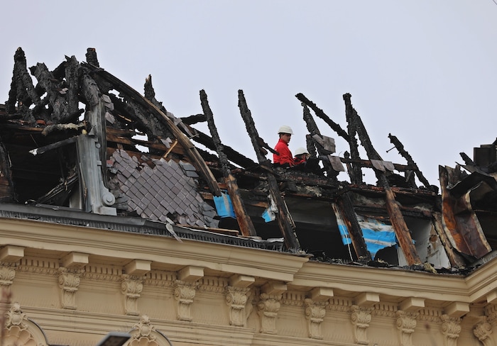 Der Dachstuhl muss abgetragen werden.