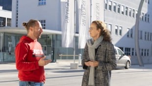 Betriebsratsvorsitzender Patrick Hamberger im Gespräch mit „Krone“-Redakteurin Claudia Thurner