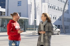 Betriebsratsvorsitzender Patrick Hamberger im Gespräch mit „Krone“-Redakteurin Claudia Thurner