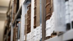 Zwischen den Seiten der alten Kirchen-Verzeichnisse befindenb sich viele Antworten auf die ...