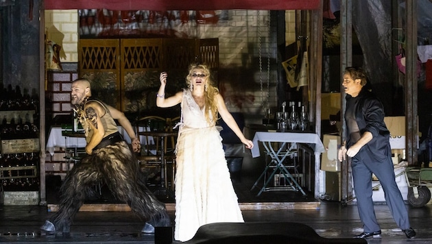 Alex Esposito (Méphistophélès), Olga Kulchynska (Marguerite) und John Osborn (Faust).