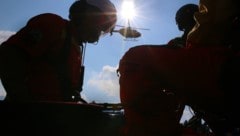 Mittels Seilbergung wurde der Verletzte aus dem Wald geborgen. Symbolfoto