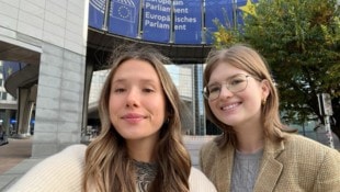 Sophia und Sandra absolvieren derzeit ihr Praktikum beim Verbindungsbüro des Landes Kärnten in ...