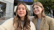 Sophia und Sandra absolvieren derzeit ihr Praktikum beim Verbindungsbüro des Landes Kärnten in ...