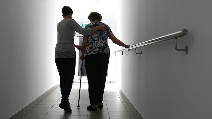 Nursing staff are coming from increasingly distant countries. New strategies are needed.