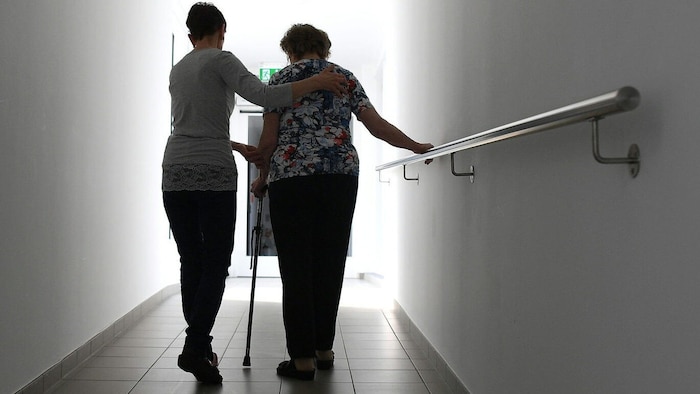 Nursing staff are coming from increasingly distant countries. New strategies are needed.