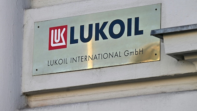 Um Druck auf Moskau auszuüben, hat Trump Sanktionen gegen die Ölkonzerne Rosneft und Lukoil ...