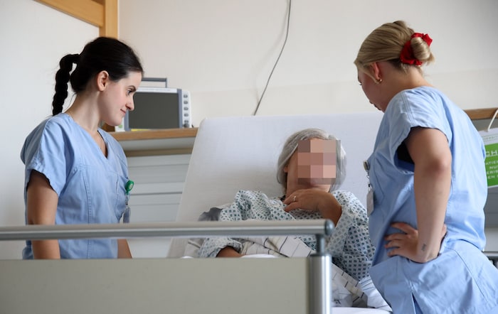 Pflegerinnenverlieren wertvolle Zeit mit Bürokratie.