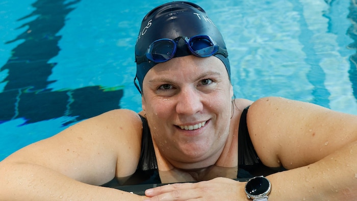 Veronika war eine der ersten Badegäste im Sportbecken.