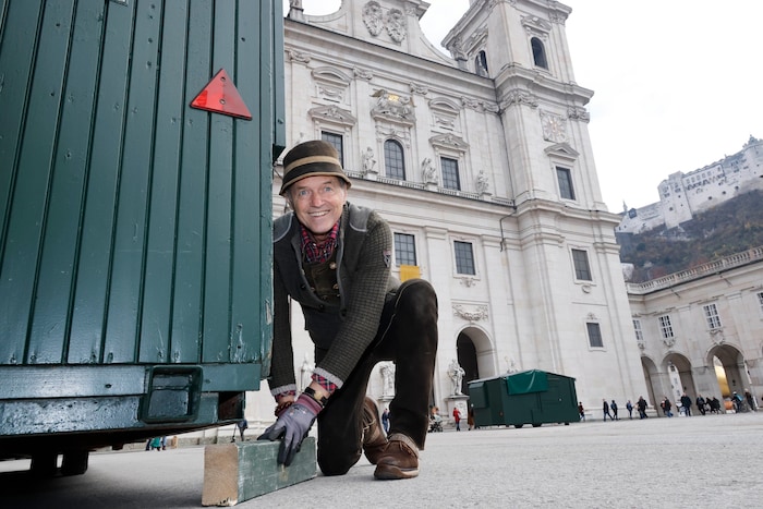 Obmann Wolfgang Haider legt selbst Hand an.