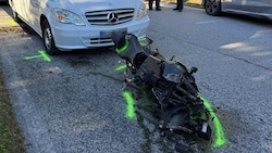 Bei dem Unfall wurde der Motorradfahrer erheblich verletzt.