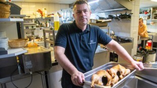 Michi Graf verrät, wie man auch zu Hause ein perfektes Gansl auf den Tisch bekommt. 