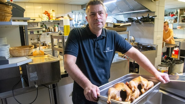 Michi Graf verrät, wie man auch zu Hause ein perfektes Gansl auf den Tisch bekommt.