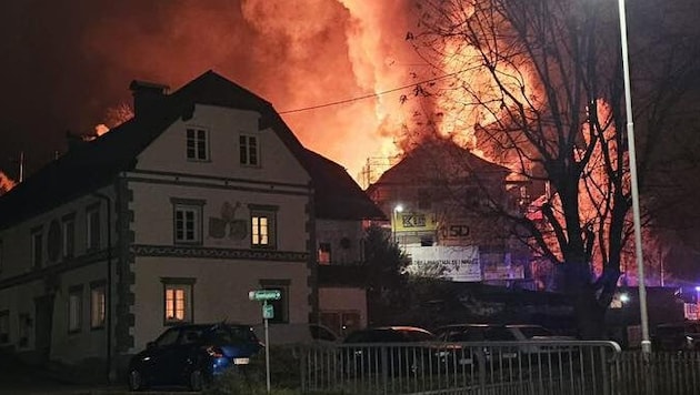 Der Brand wurde am Abend entdeckt.