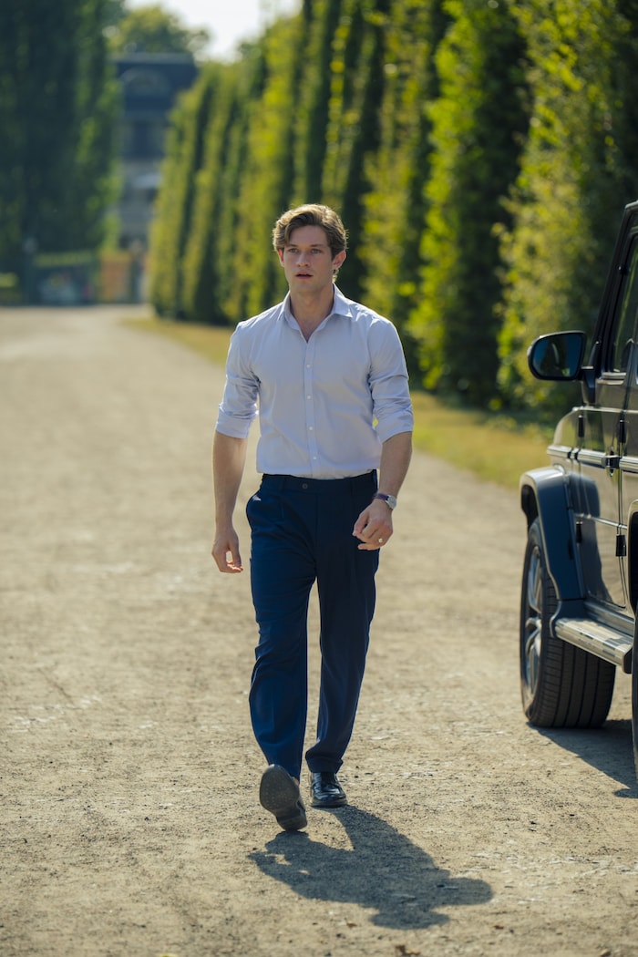 Damian Hardung als reiche Erbe James Beaufort in der Serie „Maxton Hall“