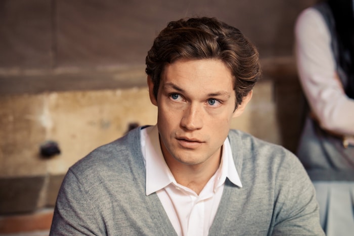 In Staffel 2 muss James um die Liebe von Ruby (Harriet Herbig-Matten) kämpfen.