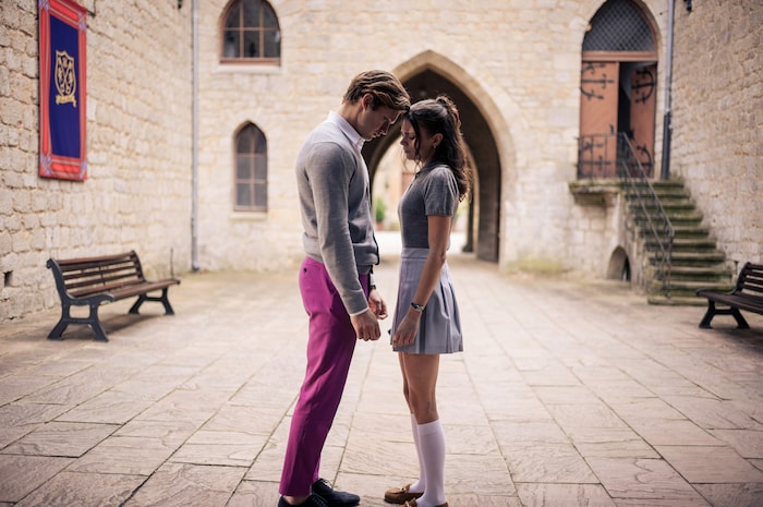 James Beaufort (Damian Hardung, Ruby Bell (Harriet Herbig-Matten)