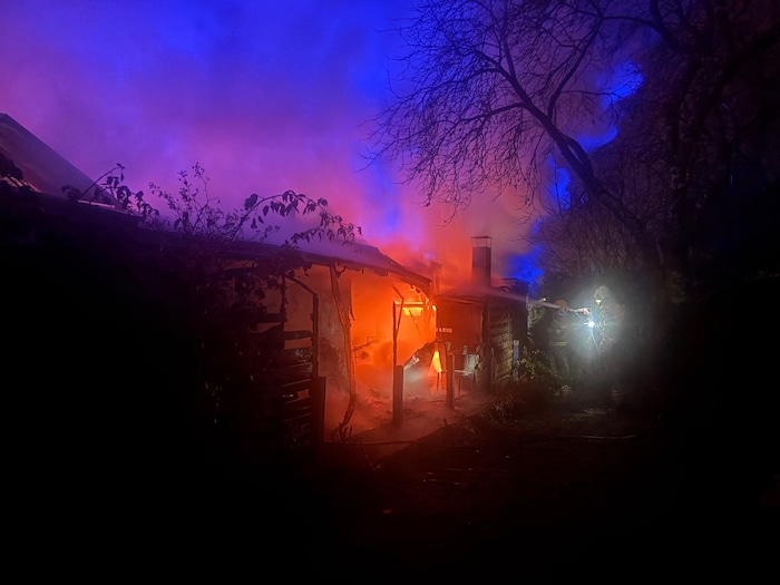Menschen befanden sich nicht mehr in den Hütten.