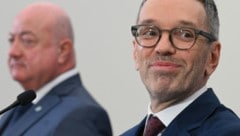 Es drängt sich der Verdacht auf, dass man sich mit dem eigenen Absturz bei gleichzeitigem ...