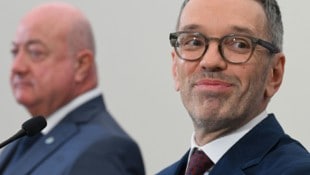 Es drängt sich der Verdacht auf, dass man sich mit dem eigenen Absturz bei gleichzeitigem ...
