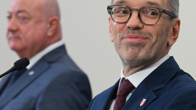 Es drängt sich der Verdacht auf, dass man sich mit dem eigenen Absturz bei gleichzeitigem ...