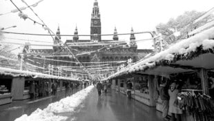 Die bescheidene Premiere. Der Rathausplatz stolperte recht unbeholfen in seine Rolle als ...