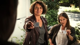 Lena Odenthal (Ulrike Folkerts) und Johanna Stern (Lisa Bitter) erwischen mit „Mike &amp; Nisha“ ...