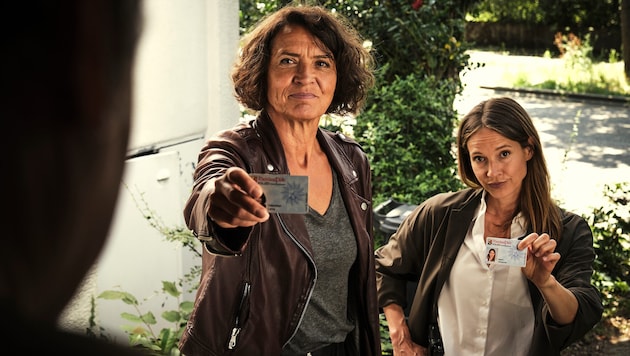 Lena Odenthal (Ulrike Folkerts) und Johanna Stern (Lisa Bitter) erwischen mit „Mike & Nisha“ ...