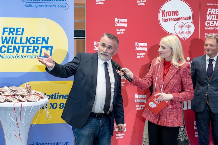 Harald Parth (links) hilft aus vollem Herzen, wo er kann. Und besonders erfreulich: Seine ...