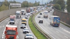 Der tägliche Stau-Wahnsinn zwischen Wattens und Innsbruck schadet der Wirtschaft.