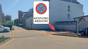 „Behindert“ man die Zufahrt zum „Abzock-Parkplatz“ – auch wenn sonst genug Platz gegeben wäre ...