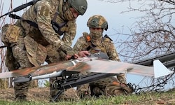 Eine vom russischen Verteidigungsministerium zur Verfügung gestellte Aufnahme zeigt russische ...