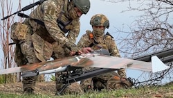 Eine vom russischen Verteidigungsministerium zur Verfügung gestellte Aufnahme zeigt russische ...