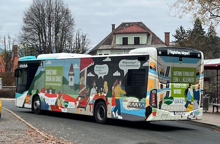 Die Busse in Klagenfurt sind voll mit Steuermark-Werbung.
