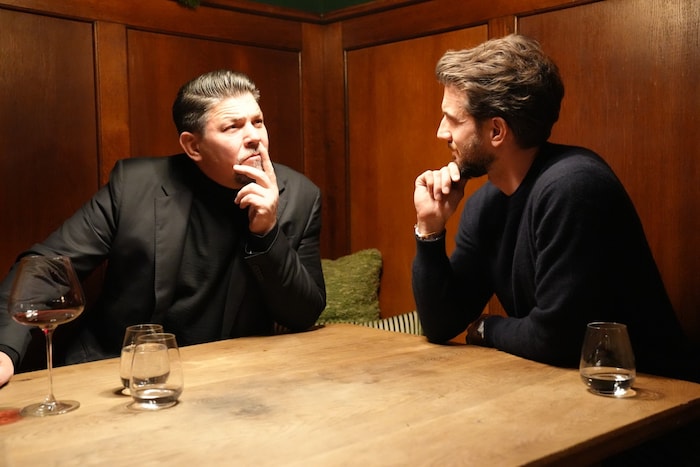 Sieht ernster aus, als es ist: Mälzer im Interview mit „Krone“-Redakteur Kálmán Gergely.