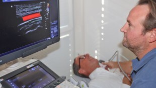 Radiologe Imre Vasvary in seiner neu eröffneten Praxis in Saalfelden. 