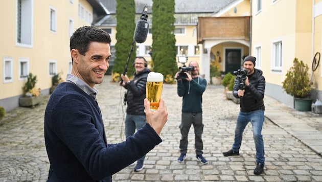 Glöbl mit den Kameraleuten Roland Hofer, Siegi Karte und Dominik Grüner (v.li.)